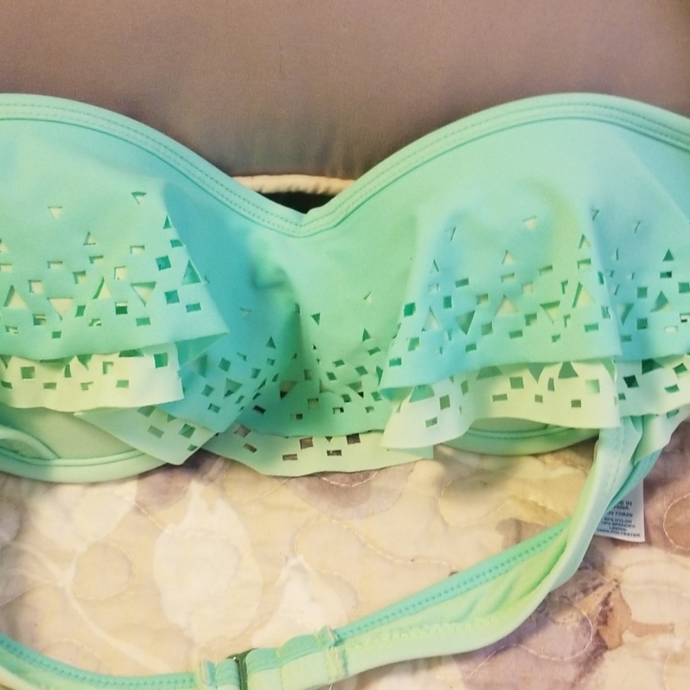 Bikini - Picture 2 of 4